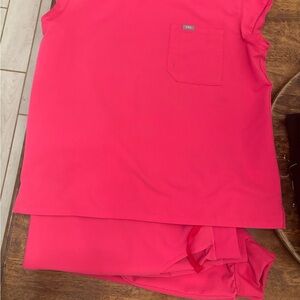 Figs Women's Scrub Top and Pants Set - shocking pink